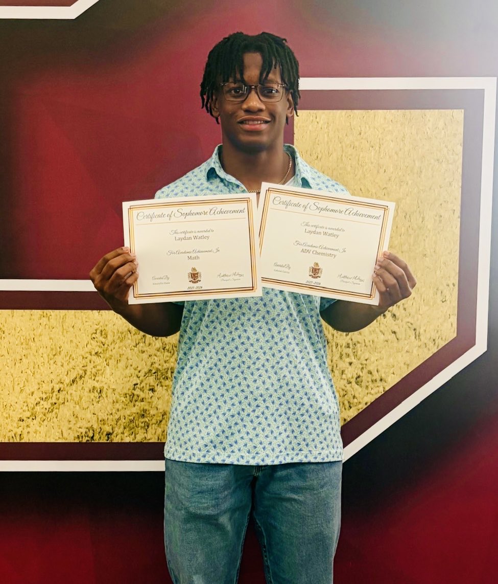LaydanWatley's tweet photo. Received awards for Advanced Chemistry and Math at the Sophomore Academic Awards. https://t.co/PdH2VlaEC2
