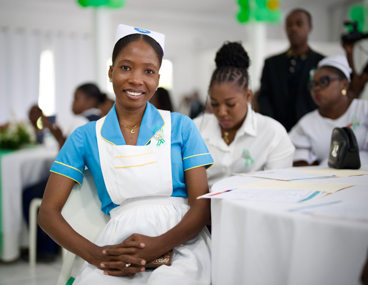 LumikaPicture's tweet photo. À l’occasion de la Journée internationale des infirmières, célébrée ce 12 mai 2026, le Ministère de la Santé Publique et de la Population (MSPP) a rappelé le rôle essentiel de ces professionnels de santé, véritables piliers du système sanitaire en Haïti et à travers le monde.

Dans les hôpitaux, les centres de santé, les maternités et les communautés les plus reculées, les infirmières et infirmiers accompagnent les femmes enceintes, soignent les enfants, soutiennent les familles et apportent des soins indispensables à ceux qui en ont le plus besoin.

En Haïti, leur engagement prend une dimension particulière. Malgré l’insécurité, les difficultés d’accès, le manque de ressources et les nombreux défis auxquels le pays fait face, ils continuent d’assurer une présence constante auprès de la population, avec professionnalisme, compassion et dévouement.

Chaque jour, ils contribuent à sauver des vies, à renforcer la prévention et à maintenir l’espoir au sein des communautés.

En cette journée de reconnaissance, rendons hommage à toutes les infirmières et à tous les infirmiers qui, avec courage et détermination, veillent sur la santé de la nation.

#JournéeInternationaleDesInfirmières #MSPP #Santé #Haïti #Infirmières #NursesDay #SantéPourTous