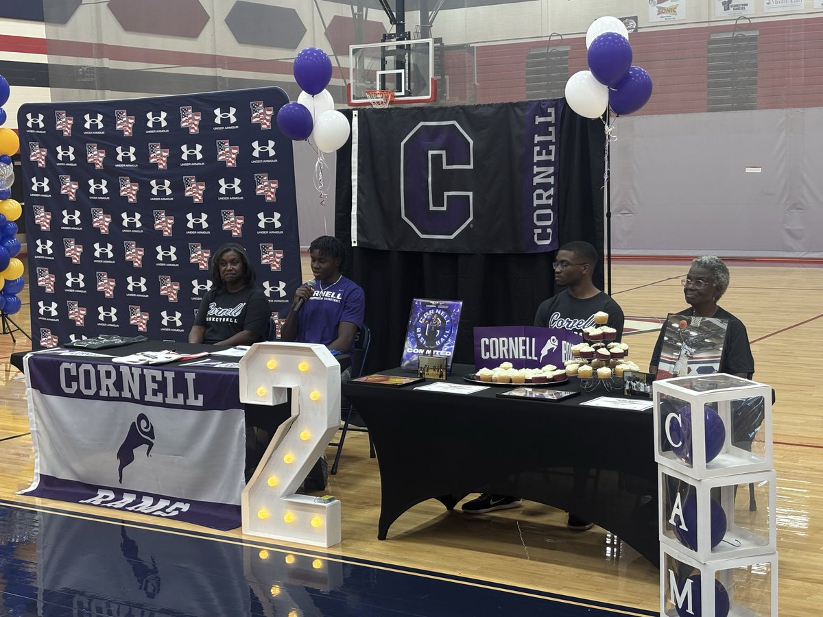 EV_Hoops's tweet photo. So proud of seniors Isaiah Villegas and Cameron Sanford!  Zay signed with LeTourneau University and Cam with Cornell College.  They are gonna be great students, teammates and players.  Thanks for all you have meant to EV Hoops. #patriotsforever  @IsaiahVill08 @camwitdashifts_ https://t.co/DPoXmaAHVq