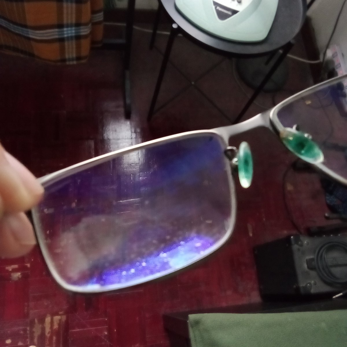 Shadowed_Grace's tweet photo. Paranormal fingerprints on my glasses (one in the middle and the other one on the top left, partially hidden) Somebody had touched my glasses last night...and the patterns don't look human! #hauntedhouse #ghost #Succubus #paranormal @highlight @followers https://t.co/oDuI85AX1u