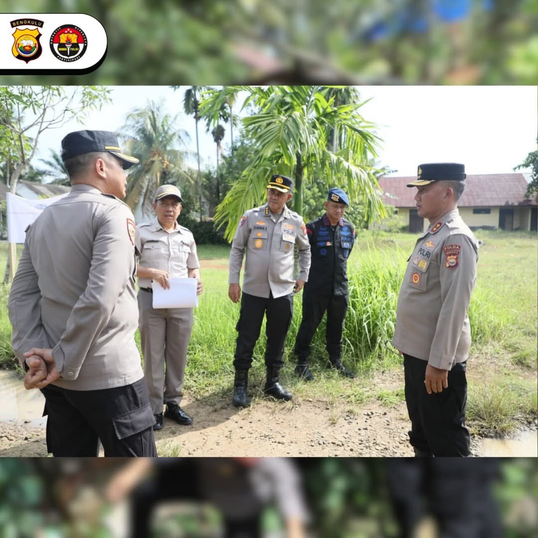 Humaspolresmuk1's tweet photo. Kapolda Bengkulu Irjen Pol Mardiyono, S.IK., https://t.co/KOS2gsGagX melaksanakan pengecekan serta peninjauan langsung ke lokasi rencana pembangunan Gudang Ketahanan Pangan Polri Polda Bengkulu Tahun Anggaran 2026.

Langkah ini merupakan komitmen nyata Polda Bengkulu https://t.co/i3gl2lfQ7J