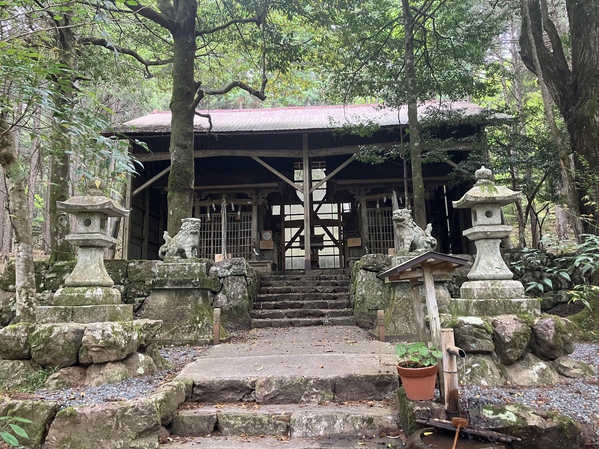 NobunagaWorks's tweet photo. 賀茂神社は綺麗やった。国道477号線は酷道である。二度と通らんw https://t.co/6z4UfRl5EH
