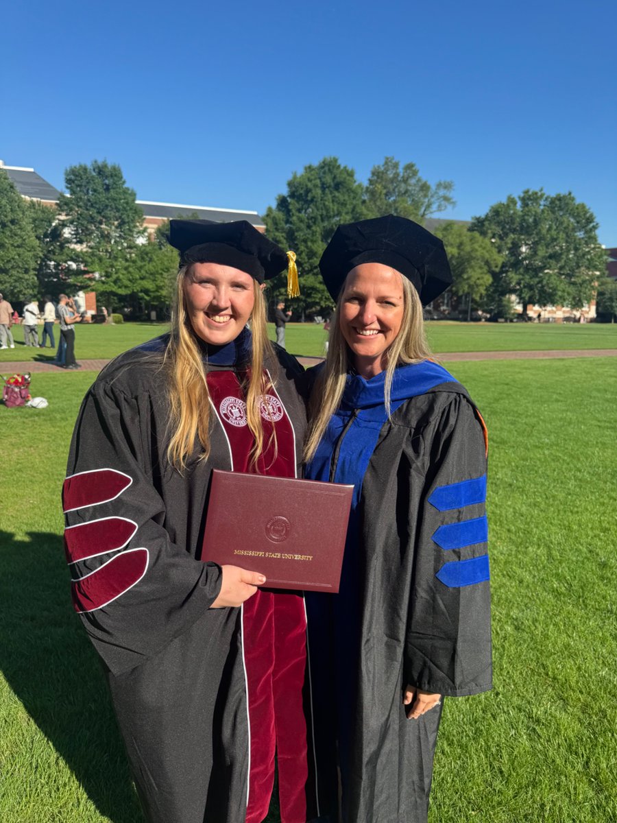 JohnaRudzin's tweet photo. Had the honor of hooding my 1st PhD student this afternoon. So proud of us (mostly you!) Kayleigh, we did it! ❤️ thank you for making my very first big research grant idea come to life &amp; for your patience w. me the last 3 years, even thru the birth of my 2 children! @kda_storms https://t.co/lI2ucQFjnh