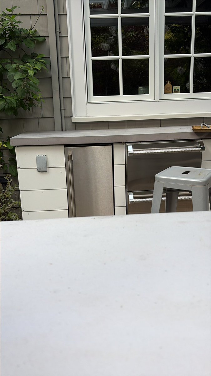 BuckCrank's tweet photo. 40 follower outside fridge dox. #funemployment https://t.co/7AQ4hVcqr0