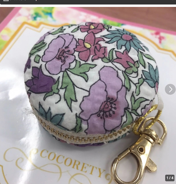 cocorety38's tweet photo. ころんとしたマカロンのような丸いフォルムに、やさしいラベンダーカラーと可愛らしいお花モチーフを合わせた、上品で癒し感のある作品です。　¥1,300

【福祉施設制作】杏樹作　ポーチ　「ラベンダー色のお花のマカロンポーチ」NO.5226 https://t.co/yM4LJcWo0u