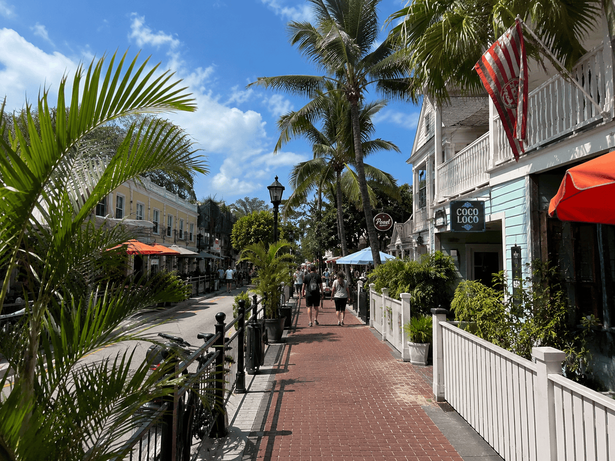 CityQuestAdv's tweet photo. Made it down to #KeyWest and finally got a chance to walk the #CityQuestAdventures tour 📷📷 I love my job!

Honestly, this place has a completely different vibe than anywhere else in #Florida. Spent the day wandering through side streets, checking out historic spots, hidden corners, waterfront views, and all the random little places you’d probably miss if you were just driving through. Definitely one of the coolest cities I’ve explored so far.

The tour made it easy to slow down and actually experience the city instead of rushing from one tourist stop to the next.

https://t.co/YOi9pkjecR
