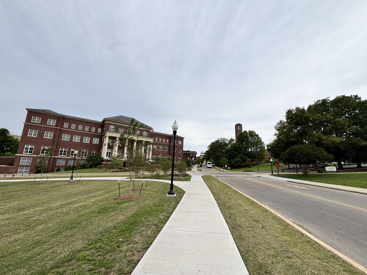 CrowderJason's tweet photo. The beauty of the @msstate campus is highly underrated. #HailState https://t.co/FIQ0FK3f7K