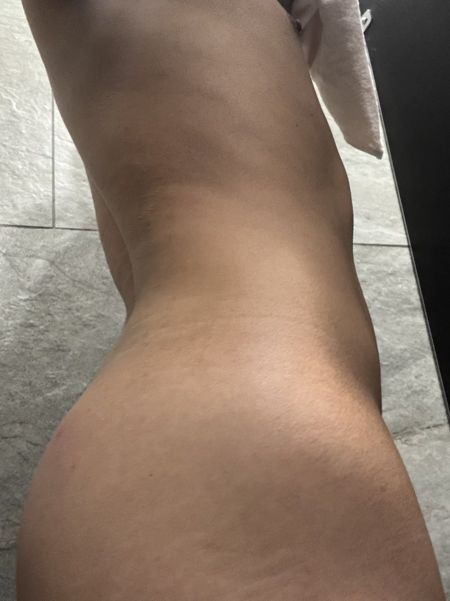 justtgerdd's tweet photo. se empieza a notar el gym, no? https://t.co/aexJMgyyAP