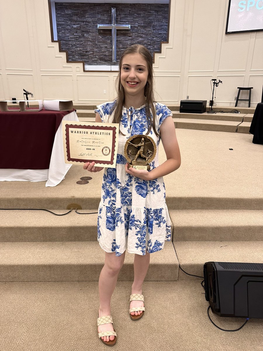 Nataboo_10's tweet photo. 🥎Defensive Player of the year for softball
🤓Scholar Athlete
Thank you to my coaches! #hssoftball #scholarathlete https://t.co/YC524sR2kv