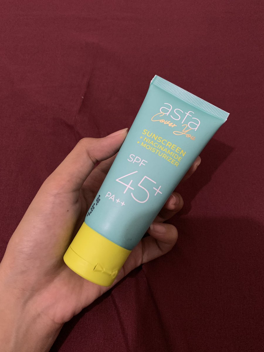 thisaemeyya's tweet photo. kalian notice ga sih kalau cuaca di indo makin kesini makin panas bgt? aku sih cuma mau bilang ke kalian buat jangan skip suncreen kalau keluar rumah #CerahTerlindungi #ASFACoverYou https://t.co/uK8xYDcS6V
