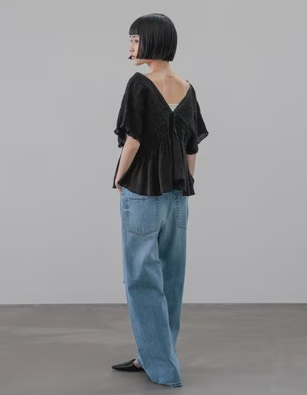 LOWRYSTWIT's tweet photo. ＼📣 本日からand ST 20%還元スタート／

人気のシャーリングビスチェが 今年は"ショート丈"になって新登場✨
腰位置が高く見えるから、デニムもスカートも 合わせるだけでスタイルアップが叶います。

🔗https://t.co/9VbLAdPfpU https://t.co/mKgr5xhLyr