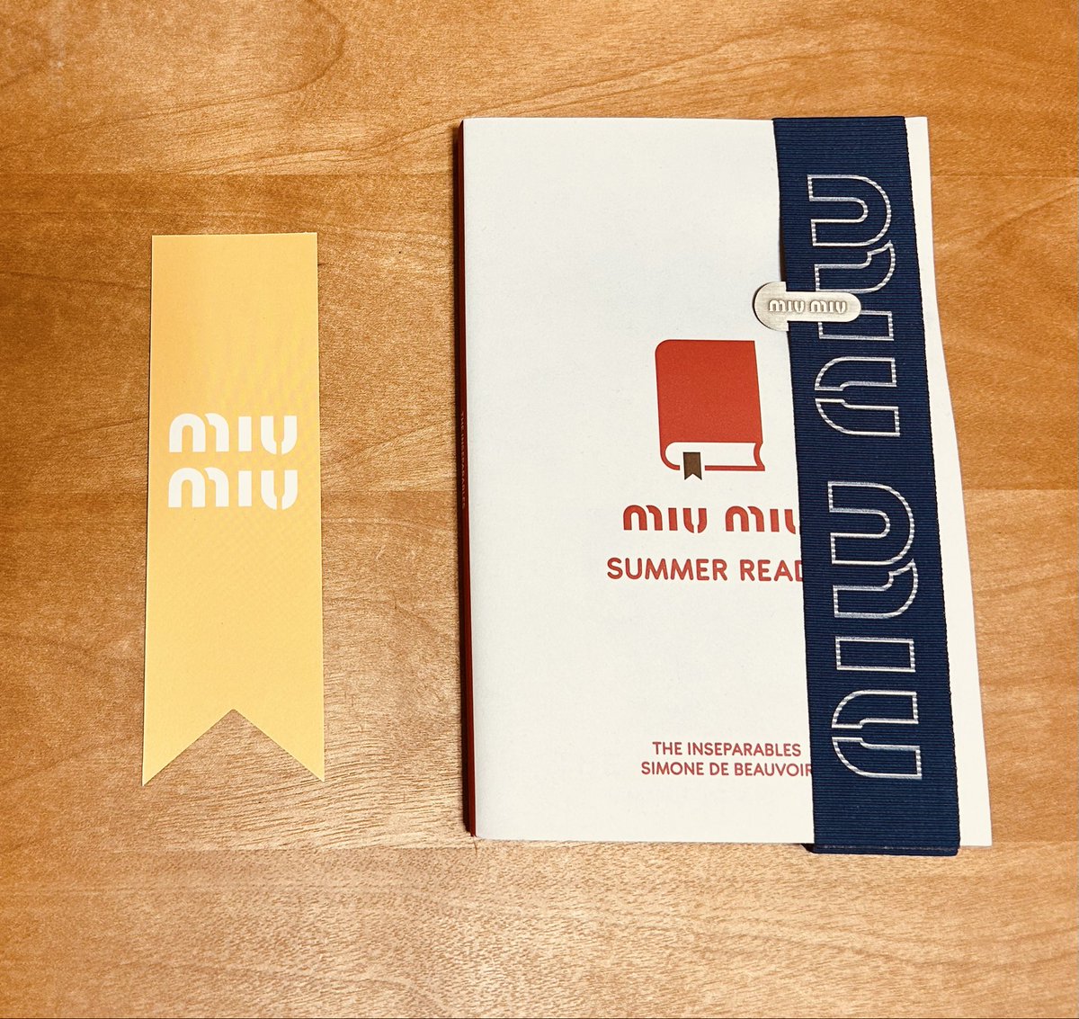 miumiuのサマーレッズで頂いた本とブックバンド、しおり、ミニクリップ