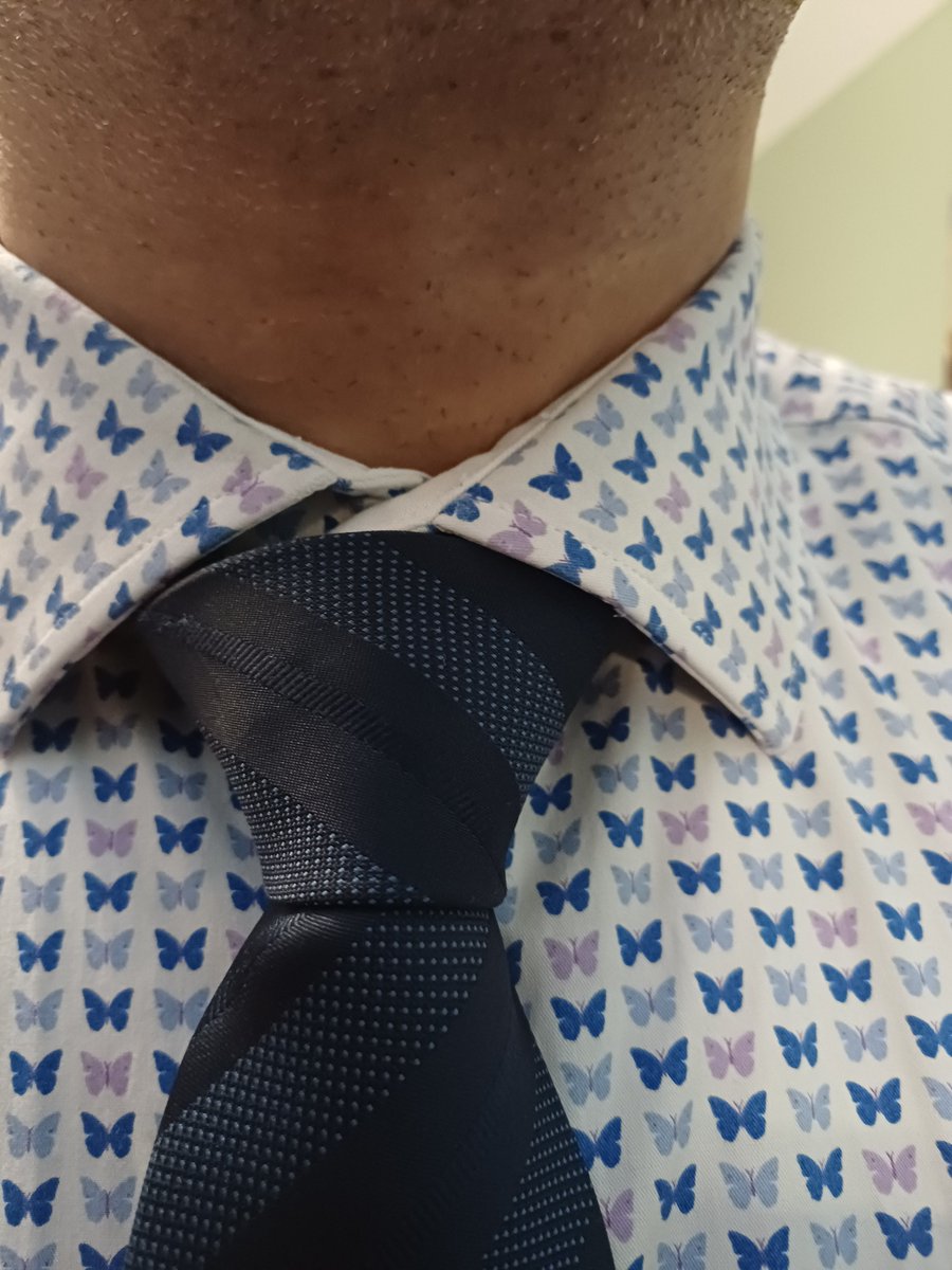 IntegAccount's tweet photo. The knot of my day is The Half Windsor. https://t.co/xJQRY8iqbo
