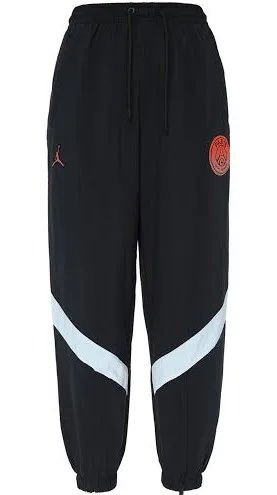 clement200261's tweet photo. Salut les gars je recherche ce pantalon du psg qui allais avec cette veste, si quelqu’un l’a et accepte de le vendre, il ferai un heureux ! https://t.co/XKpbuZiF4A