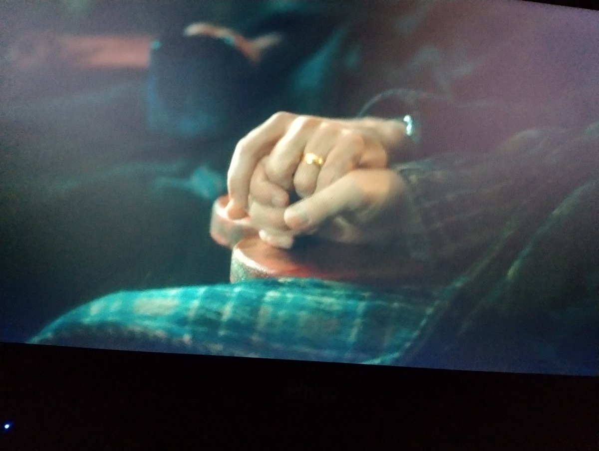 Isa_Potterheads's tweet photo. #go3spoilers #goodomens3spoilers  

Juro que não imaginava esse final, mas imagina um amor tão forte, que bilhões de anos depois, depois da criação de um novo universo, você encontrar o seu amor verdadeiro novamente, vocês se reencontrarem na verdade, bicho, eu tô chorando 😭 https://t.co/HatFP1khXA
