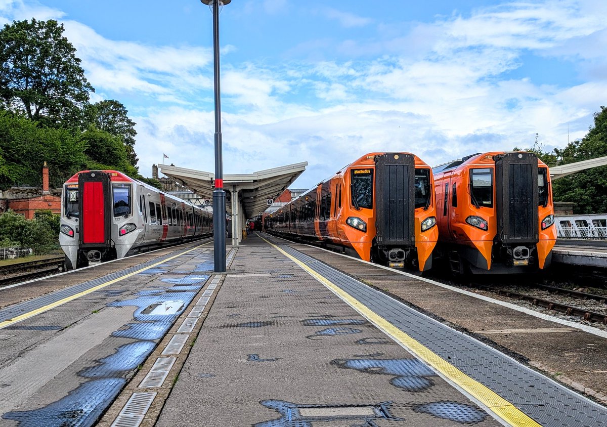 DownOnTheStour's tweet photo. Good Morning from Shrewsbury ๐
Due to a bridge strike, todayโs plans have changed slightly โ but at least thereโs plenty of MEGA TRACTION on show ๐
Right, letโs get to it ๐ซก
#DOTS #trainphotography #railwayphotography #class196 #class197 #MEGATRACTION #CAF https://t.co/WgPPJQJ35q