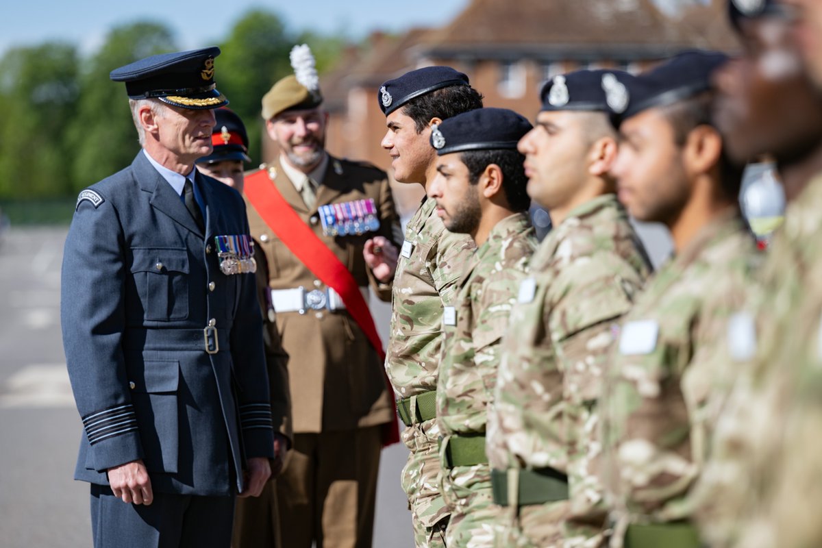 DefAcUK's tweet photo. 19 officer cadets from 14 allied nations paraded in front of Gp Capt Matt Radnall and Defence Academy staff.

We’re honoured to help shape the next generation of international military leaders as they move on to their Commissioning Course @RMASandhurst.

Good luck to you all! https://t.co/wdU61hniG4