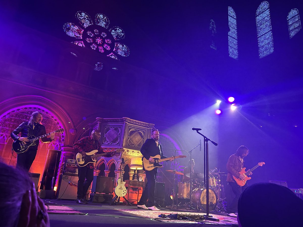 cultcouple's tweet photo. Brilliant Kiefer Sutherland gig last night supported by #ColinAndrew👍🇮🇪🇨🇦🎸🎶 @UnionChapelUK @RealKiefer https://t.co/7BkPHc0Q7Z