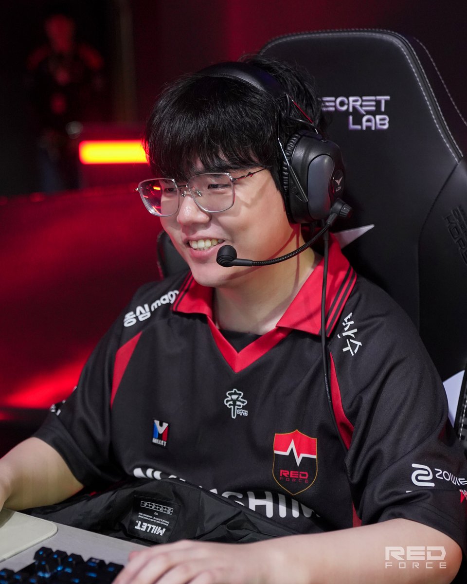NS RedForce tweet media