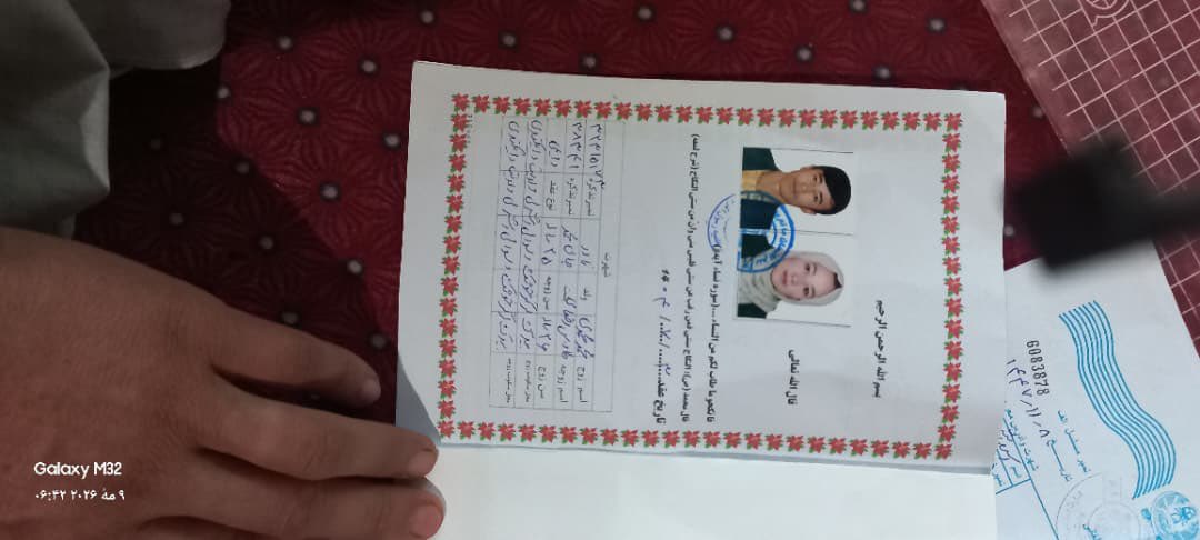 SimaNoori1's tweet photo. فاجعه در دایکندی؛ حراج ناموس مردم در دادگاه طالبان!
در ولسوالی اشترلی، قاضی طالبان (مولوی الهام) در اقدامی بی‌سابقه، خانواده یک عروس و داماد هزاره را زندانی و شکنجه کرده تا ثابت کنند ادعای دروغین یک مرد پشتون مبنی بر مالکیت بر این زن، غلط است!
اصل ماجرا: مردی بدون هیچ سند و شاهدی مدعی شده زنِ متأهل مردم، متعلق به اوست. قاضی به جای سند از مدعی، از خانواده مظلوم هزاره می‌خواهد ثابت کنند که دروغ است!
این نه قانون است، نه شرع؛ این باج‌گیری قومی و تجاوز آشکار به حریم خانواده‌هاست.
صدا بمانیم تا ناموس و عزت خانواده‌ها در دایکندی قربانی تعصب نشود.
ویدیو رسوایی قاضی را اینجا ببینید:
👇👇👇
https://t.co/8E6wQA5JMy
#دادخواهی_دایکندی #دایکندی #افغانستان #StopHazaraGenocide #JusticeForDaykundi