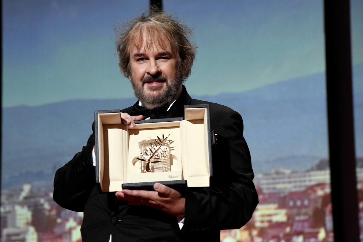 villecannes's tweet photo. ☀️C’était hier soir, lors de la cérémonie d’ouverture du 79e Festival de Cannes !

Peter Jackson et sa Palme d’or, Demi Moore, Elijah Wood, Joan Collins, le Jury de cette année, l’équipe du film d’ouverture « La Vénus Électrique », Park Chan-Wook…

📸 G.Traverso https://t.co/pjb7n8O88a