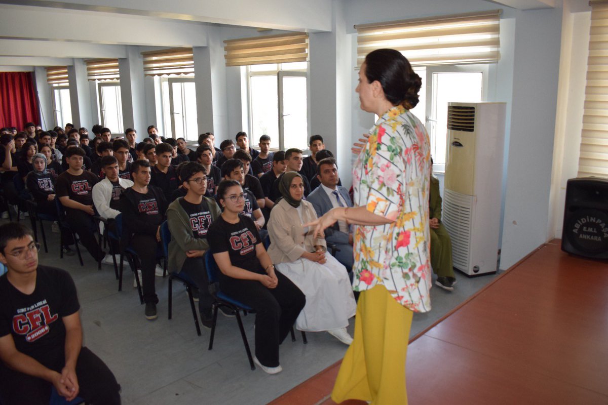 CizreKaymakamlk's tweet photo. Cizre Kaymakamlığı himayesinde, İlçe Millî Eğitim Müdürlüğü ve Türk Kızılay Cizre Şube Başkanlığı koordinesinde düzenlenen “Cizre Aile Akademisi Seminerleri” kapsamında Aile Danışmanı ve Yazar Semra Aydın, veliler ve öğrencilerle buluştu.✨ https://t.co/bcKHiIwFZA