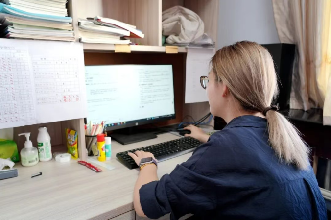HiJuungar's tweet photo. 🎓When AI steps into schools, the classroom comes alive!

In Juungar, primary and secondary school students are experiencing a whole new way of learning – with AI-powered lessons that turn abstract ideas into vivid visuals and make every class interactive and exciting. https://t.co/pADTm4bN6U
