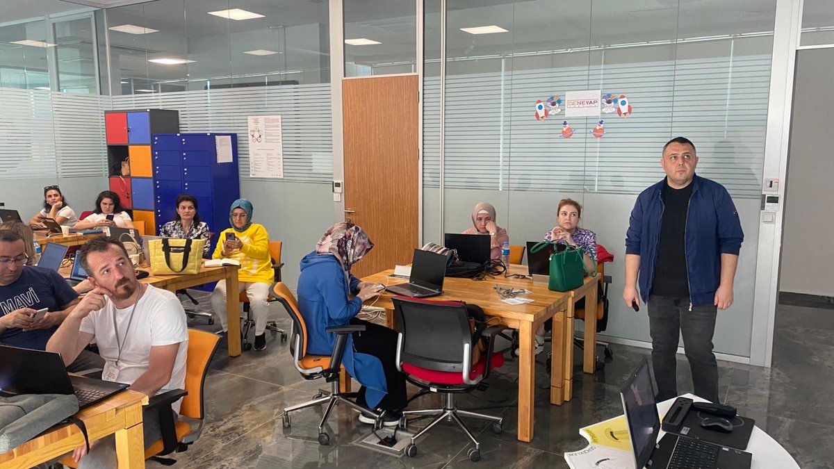 TCBEBKA's tweet photo. 🚀 Eğitimde Dijital Dönüşüm: Öğretmenlerimiz Yapay Zekâ ile Güçleniyor!

BEBKA ve Bursa İl Millî Eğitim Müdürlüğü iş birliğiyle düzenlenen “Öğretmenler İçin Üretken ve Ajan Temelli Yapay Zekâ 101” eğitimi başladı.

📚 3 gün sürecek eğitim programı kapsamında lise öğretmenlerine; yapay zekânın yalnızca içerik üretiminde değil, ders planlama, ölçme-değerlendirme, öğrenme süreçlerinin kişiselleştirilmesi ve okul organizasyonlarında etkin bir dijital destek aracı olarak nasıl kullanılabileceği uygulamalı olarak aktarılmaktadır.

🤖 Eğitim kapsamında ayrıca “ajan temelli yapay zekâ” yaklaşımı ele alınarak öğretmenlerin kendi branşlarına yönelik yapay zekâ kullanım senaryoları geliştirmelerine yönelik uygulamalara yer verilmektedir.

🌱 BEBKA olarak bölgemizde insan kaynağının geleceğin yetkinlikleriyle güçlendirilmesine ve eğitimde yenilikçi teknolojilerin etkin kullanımına yönelik çalışmalarımızı sürdürüyoruz.

@TCSanayi @KalkinmaAjansGM @bursailmem16 @bursa_inovasyon