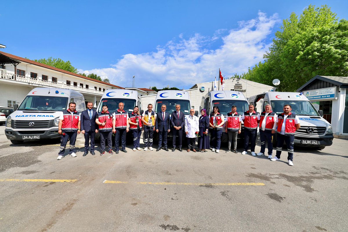 sbYusufAlemdar's tweet photo. 12 Mayıs Uluslararası Hemşireler Günü vesilesiyle Büyükşehir Tıp Merkezi’mizi ziyaret ederek doktorlar, hemşireler ve sağlık çalışanlarımızla bir araya geldik, hemşehrilerimizle selamlaştık.

🚑Vatandaşlarımızın sorunlarını ve ihtiyaçlarını en kısa sürede çözebilmek için gayret gösteriyor, ön tedavi hizmetlerinin yanı sıra, ihtiyaç sahibi insanlarımıza destek olmaya devam ediyoruz. 
✅Bu doğrultuda hizmete aldığımız üç yeni hasta nakil aracının şehrimize ve vatandaşlarımıza hayırlı olmasını diliyorum.

12 Mayıs Uluslararası Hemşireler Günü vesilesiyle başta hemşirelerimiz olmak üzere tüm sağlık çalışanlarımızın gününü kutluyor, kendilerine sağlıklı, huzurlu ve hayırlı ömürler diliyorum.

#BuŞehirHepimizin