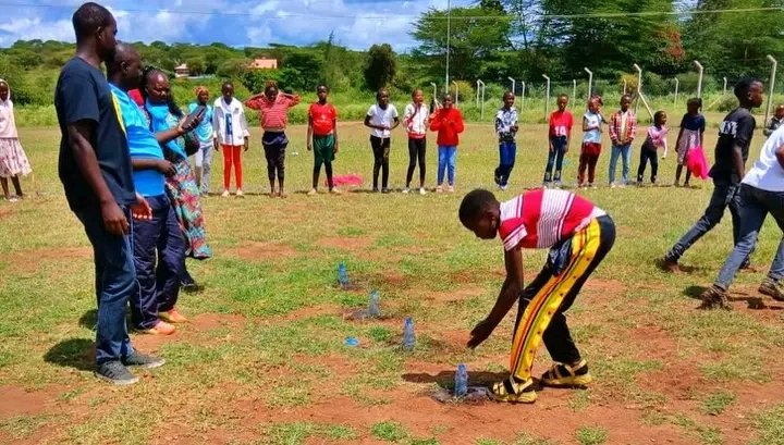 challengeaid_a's tweet photo. This weekend, ChallengeAid Africa held Boys Club sessions focused on drug &amp; substance abuse and its impact on education and young lives
At Bissil SOH in Kajiado, 23 boys took part in a powerful team-building session, creating safe space for honest conversations and reflection. https://t.co/pTEPEvIzCn
