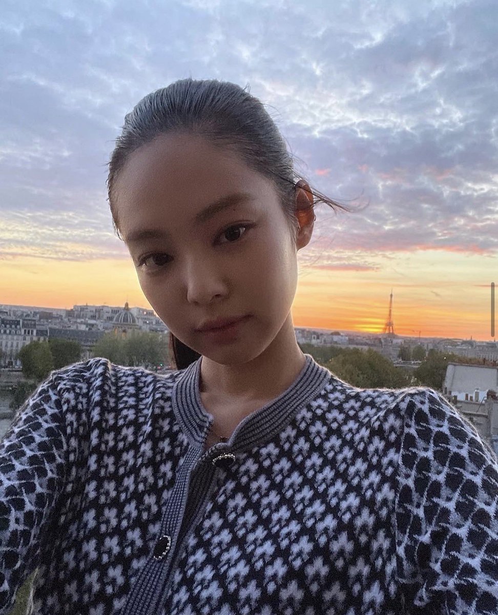 211001

Oh did we miss this 🌄 Date night with @.sooyaaa__ in Paris
