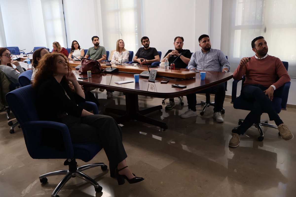 dariomlerga's tweet photo. Un placer participar en el encuentro de @propellervlc 🚢

Reflexionamos sobre el futuro industrial de nuestra ciudad. El crecimiento de Parc Sagunt, el papel estratégico del Puerto, y el liderazgo joven como motor de futuro.

Gracias por la invitación y el intercambio de ideas 🙌 https://t.co/mg1xbikTxx
