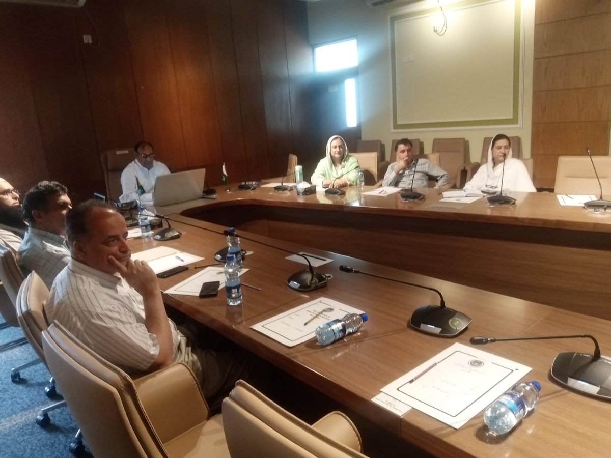 UAJK_Official's tweet photo. The 118th meeting of the Board of Advanced Studies and Research (BASR) was held at @UAJK_Officialβs King Abdullah Campus, where research scholars from various departments presented their synopses for evaluation and approval.
#UAJK #BASR #GraduateResearch #HigherEducation https://t.co/QVG9IWasLA