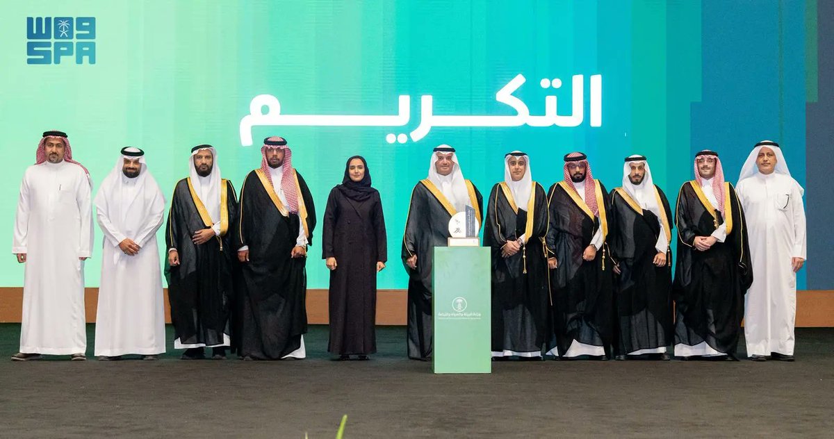 SPAregions's tweet photo. محافظ الأحساء يرعى الحفل الختامي لجائزة الأحساء للاستدامة البيئية ويكرّم الفائزين في نسختها الأولى.
https://t.co/owU0tTvSrk
#واس https://t.co/xoaSEuaNRD