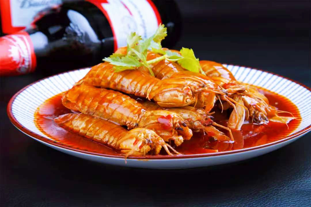 今の時期、煙台のシャコはまさに旬を迎え、身がぎっしり詰まって格別の美味しさです。蒸し料理、ピリ辛、塩胡椒、餃子の具材など、煙台ならではの多彩な調理法で楽しめます。新鮮なシャコの旨みを存分に味わってみてはいかがでしょうか。
（写真提供：煙台市文化・観光局） https://t.co/EgqQTsKvtr