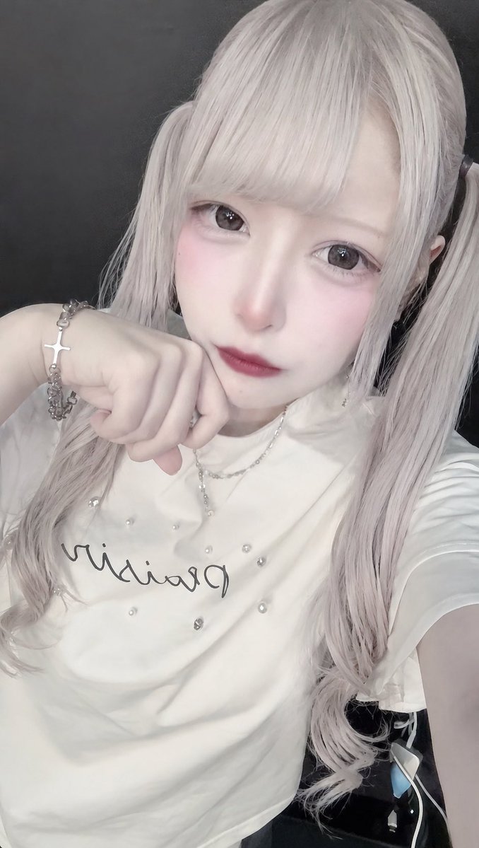 ろあ tweet media
