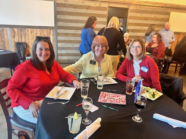 AHAKansas's tweet photo. Great things happen when advocates, volunteers, and lawmakers come together. ✨

Last week in Lenexa, a bipartisan group joined community leaders to celebrate a big win, expanding access to free school meals for Kansas students ! 🍎 #ksleg

🔗Get involved: https://t.co/nyF6vEPzQe https://t.co/GzMYphlorc