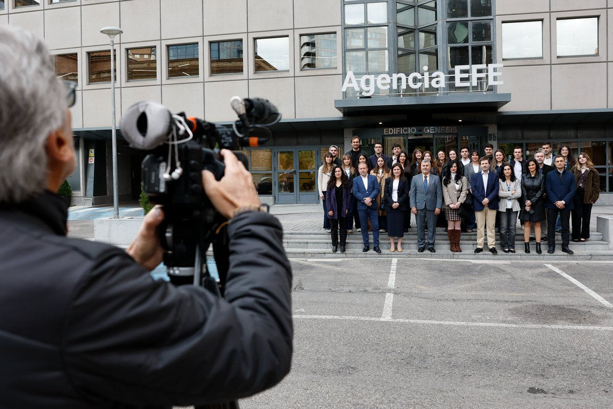 EFE Escuela tweet media