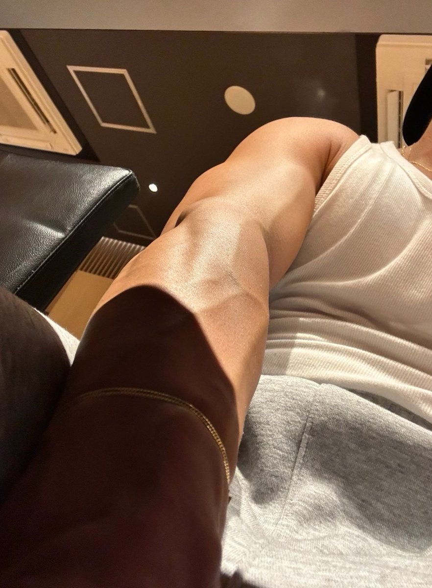 Bi thick guy tweet media