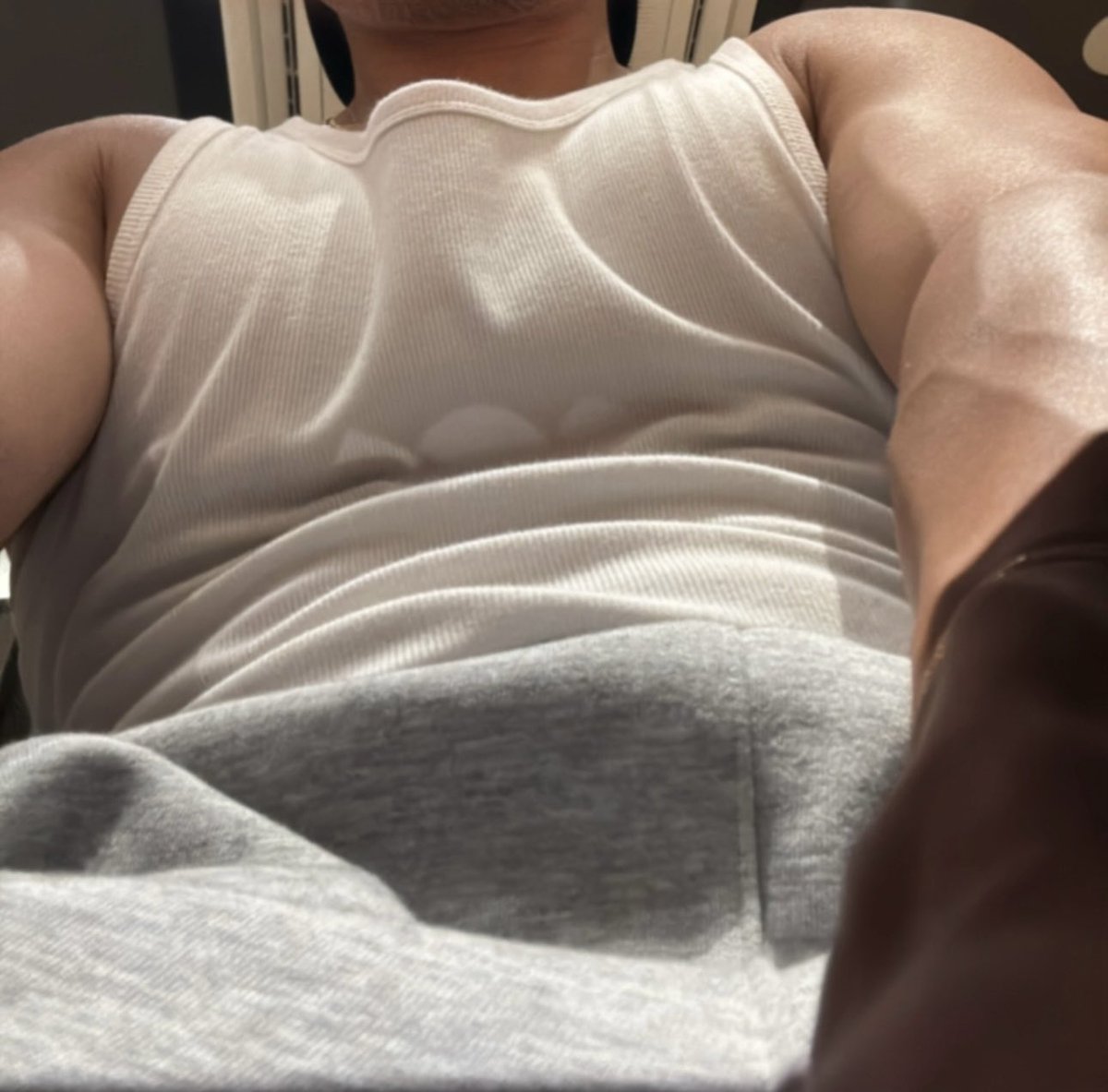 Bi thick guy tweet media