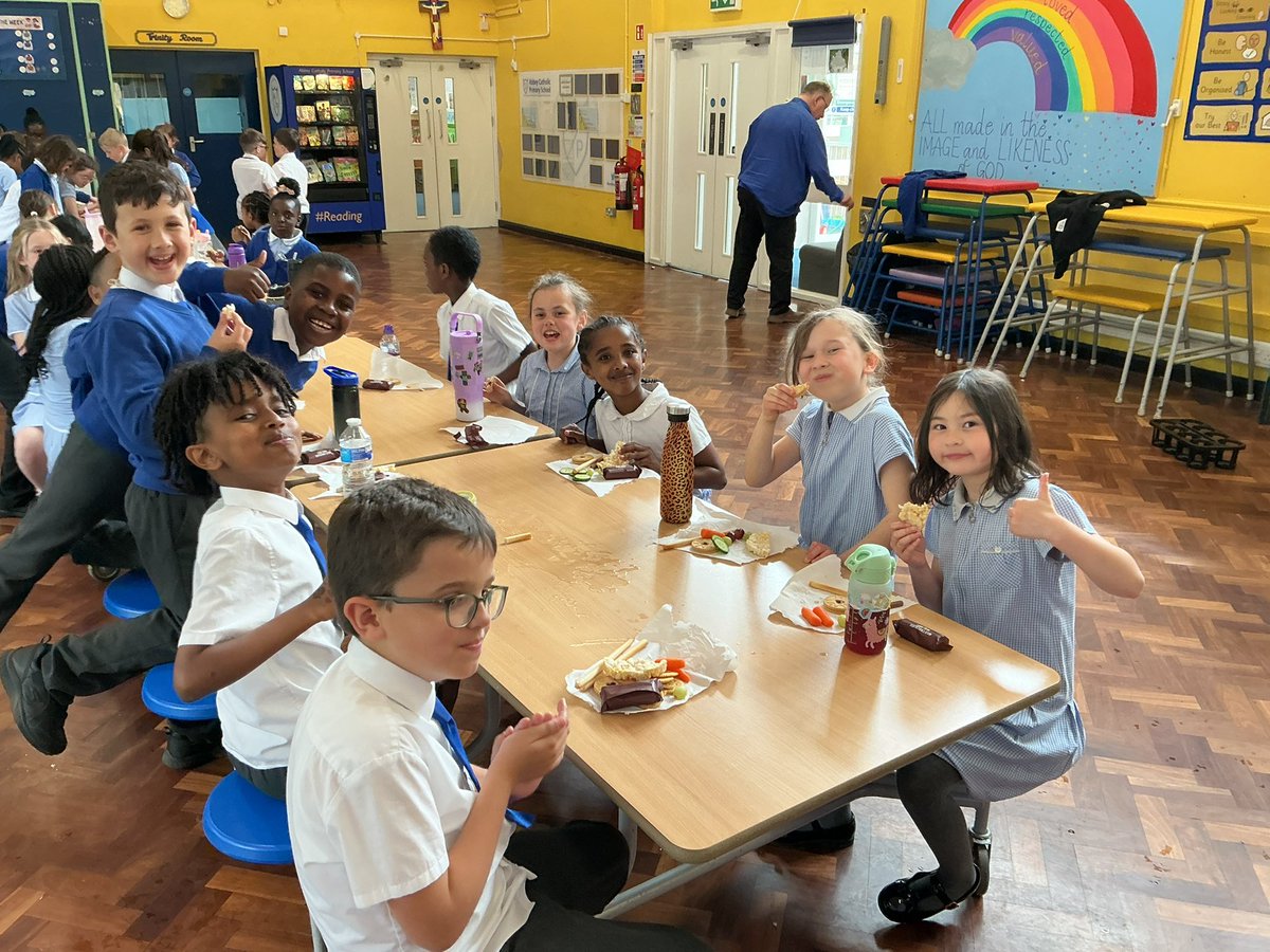AbbeyPrimary's tweet photo. #y3 are grateful for the generosity of @AbbeyPtfa in helping us to celebrate our First Holy Communion #lovetheabbey #catholiclife https://t.co/NRTjM0XyAE