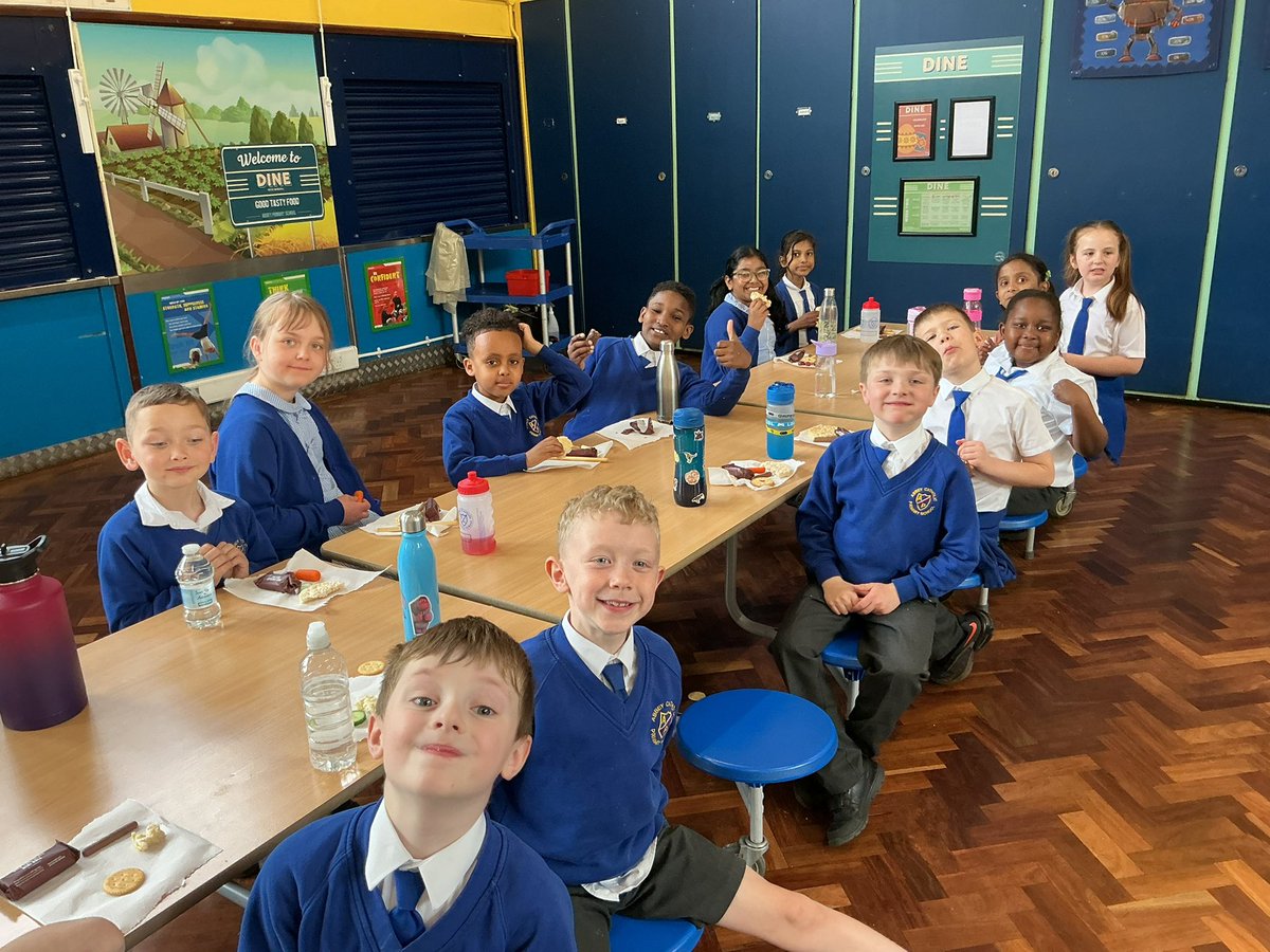 AbbeyPrimary's tweet photo. #y3 are grateful for the generosity of @AbbeyPtfa in helping us to celebrate our First Holy Communion #lovetheabbey #catholiclife https://t.co/NRTjM0XyAE