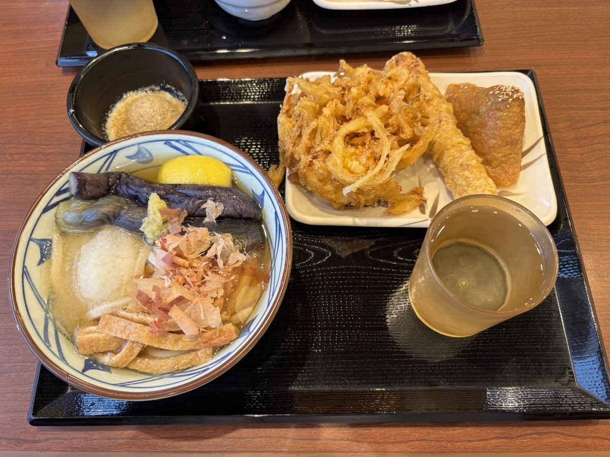 つな tweet media