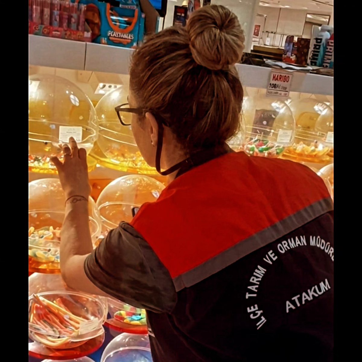 AtakumTRM's tweet photo. Kurban Bayramı öncesinde yıl boyunca sürdürülen denetimlere ilave olarak; özellikle tatlı ve unlu mamuller ile süt ve süt ürünleri üretimi ve satışı yapan işletmeler başta olmak üzere gıda satış ve toplu tüketim yerlerinde denetimlerimiz artırılmıştır.
#Atakum
#alo174 https://t.co/9mpB1LpxoO