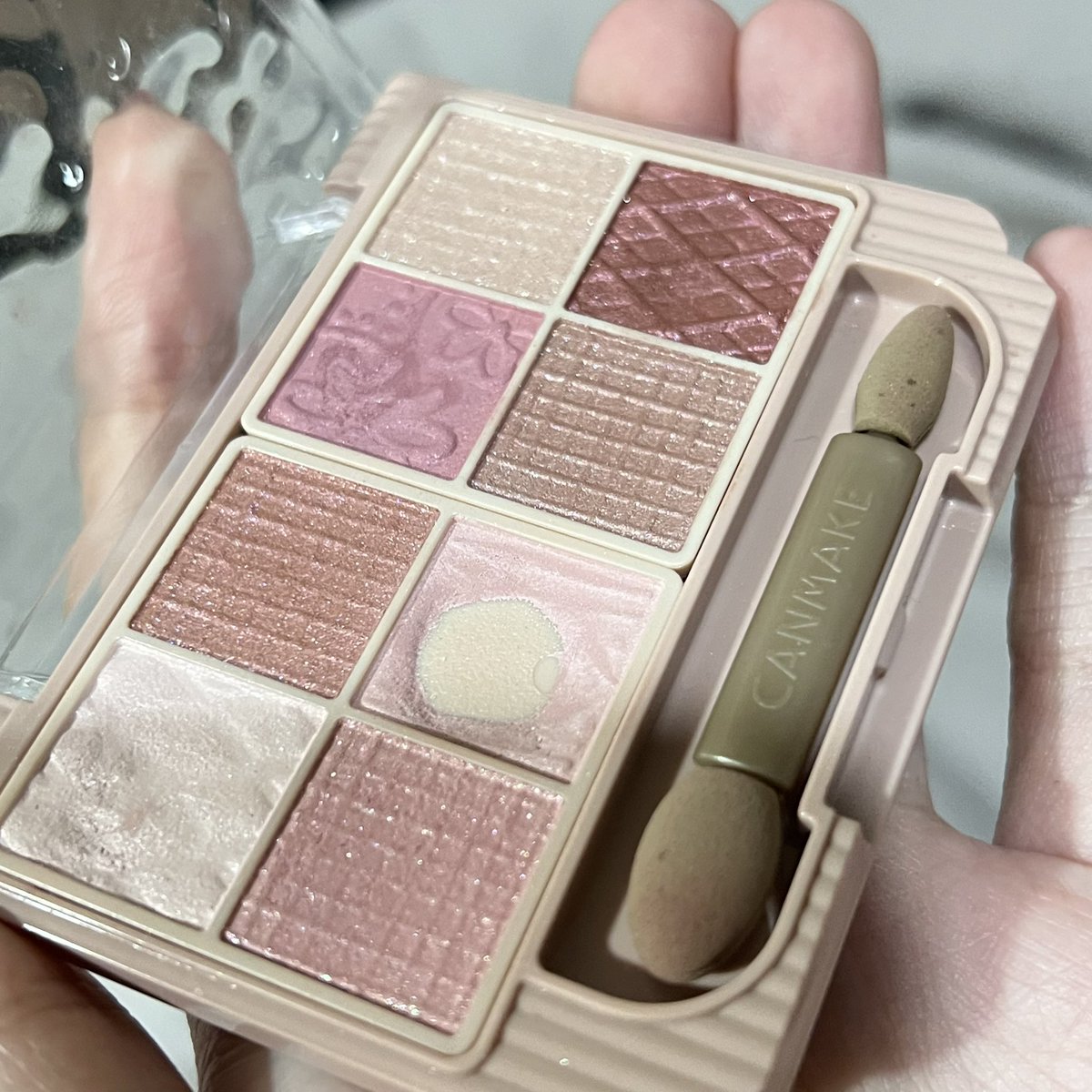 itstygirl's tweet photo. ส่งต่อ Canmake petit palette eye 03 🎀⭐️

✳️ 199b. ส่งฟรี ✳️

🆓แถมฟรีที่ปัดคิ้วไดโซะ 03 สีน้ำตาลส้มทองๆ

‼️งดต่อนะคะ‼️ตามสภาพที่เห็น 

สีอื่นๆยังเหลือเยอะมาก บางสีแทบไม่ได้ใช้หวานชมพูแบบสาวญี่ปุ่น
#เครื่องสำอางมือสอง #ส่งต่อเครื่องสำอาง #ปล่อยต่อเครื่องสำอาง #ส่งต่อคสอ https://t.co/jc1NqBaggh