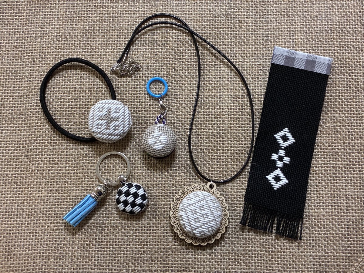 puzzle_akb's tweet photo. もうすぐ #モノマチ ！！津軽伝統のこぎん刺し🍎体験をしてみませんか？刺繍作業に没頭して集中力もUPしそう👀✨来週末はモノマチにお越しください🥳カフェでドリンク販売もしております☕詳しくは➡️https://t.co/zf4ct9lb9a https://t.co/2P79aE5Qzx