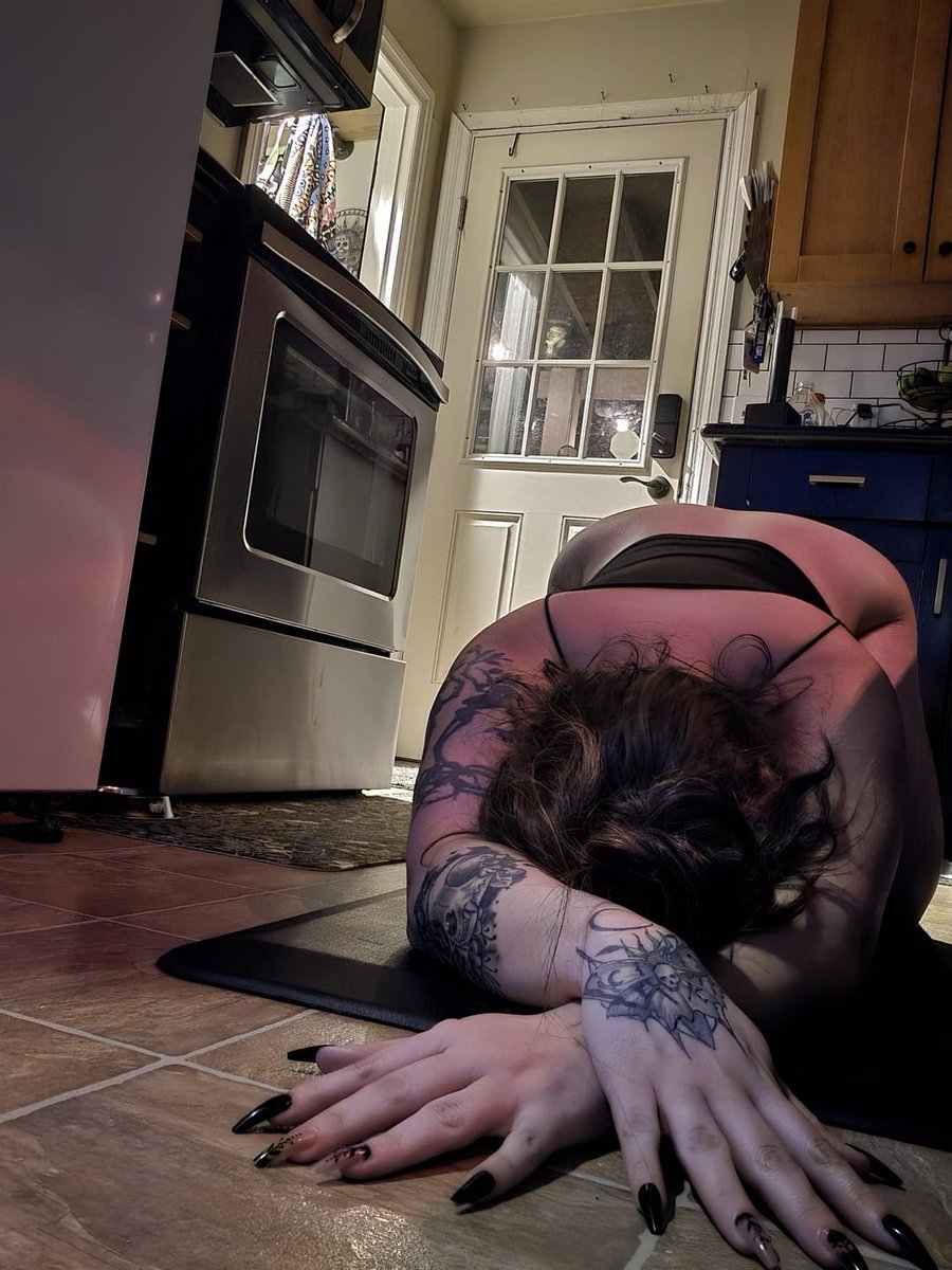 king689534's tweet photo. He hit me with an electrical cord when he got home 🙈🥵. #spun #tweaker. https://t.co/rCOVGSTLlb