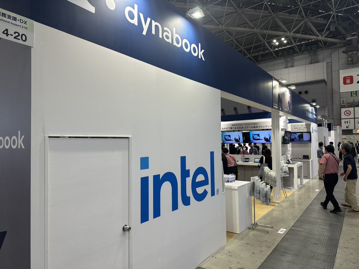 dynabook_PC's tweet photo. #EDIX（教育総合展）東京に出展中💡

ブースの一部をちらっとご紹介👀✨
職員室をイメージしたステージでのセミナーや、教育現場を支えるPCを体験いただけます💻
実際の雰囲気はぜひ会場で！

会場：東京ビッグサイト 東展示棟2ホール
期間：5/13〜5/15
※ご来場には事前登録が必要となります。 https://t.co/LWgqR4gl6H