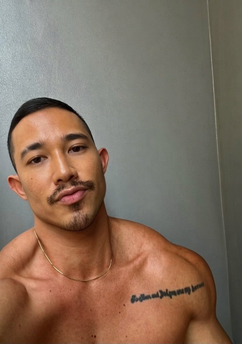 MasterSioPao01's tweet photo. Lowkey wanna maintain this tan.🤎 https://t.co/DgKzBvxaRh