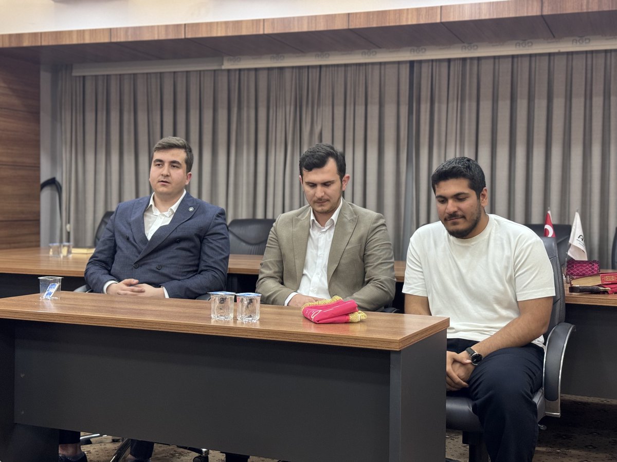 izumgk's tweet photo. “Bir uyanış, bir diriliş, bir yeniden doğuş.”

Milli Gençlik Kulübü olarak, Riyaset Programımızı il binamızda gerçekleştirdik. https://t.co/67n9y7HuYY